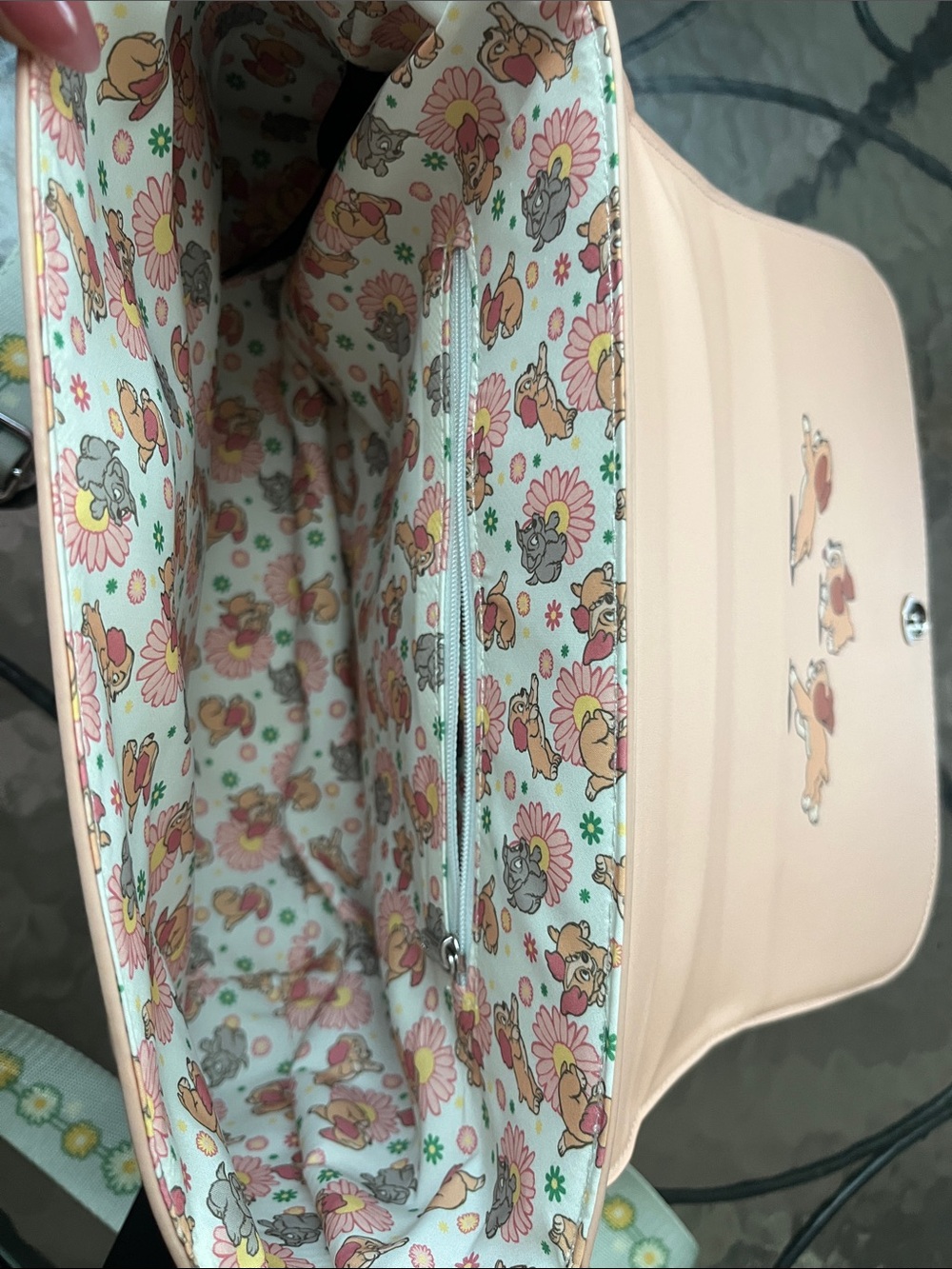 Loungefly Pink & Pearled Lady & Tramp Purse - Picture 6 of 7